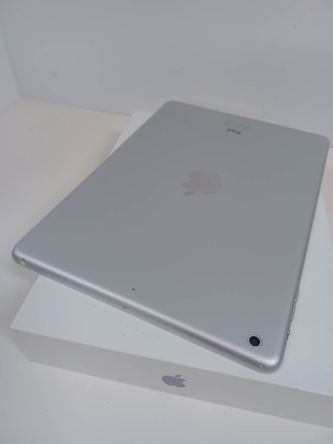 Wi-Fiモデル】iPad Air 第1世代 FD789J/A (A1474) 32GB - メルカリ