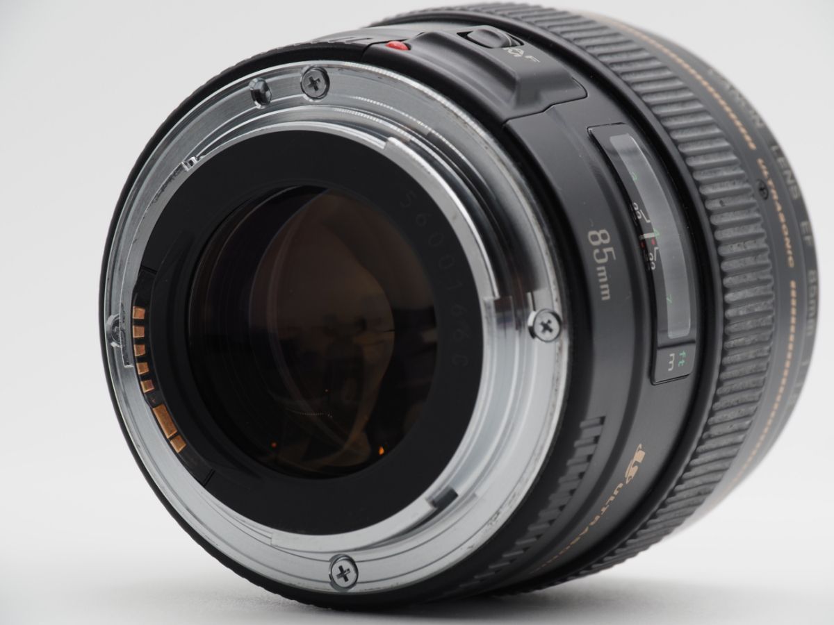 CANON 単焦点レンズ EF85mm F1.8 USM フルサイズ対応-