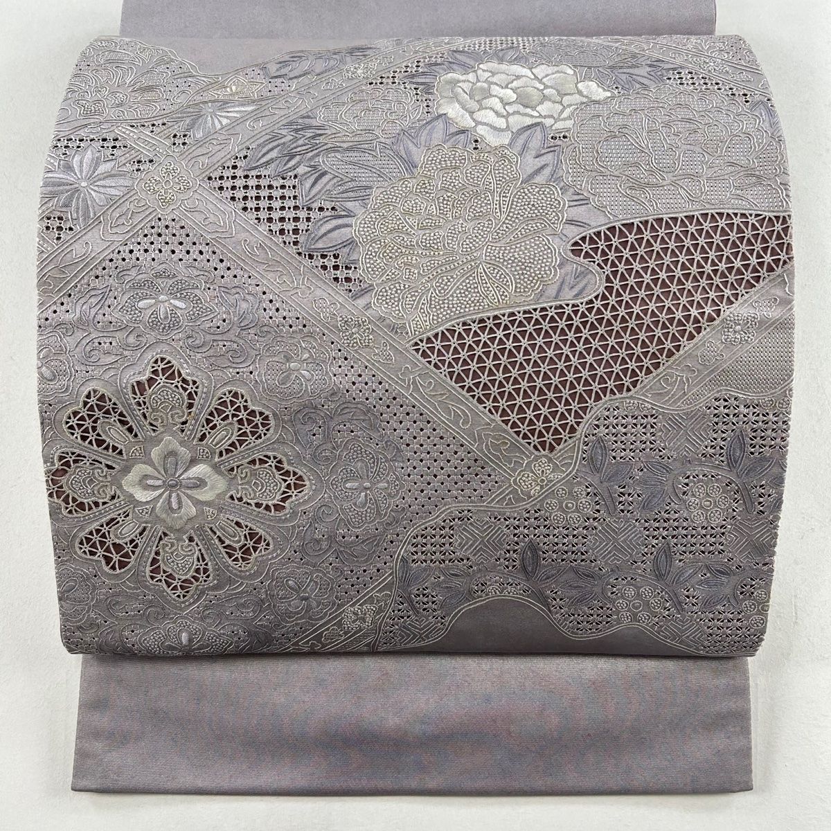 袋帯 袋帯 秀品 落款 枝花 銀彩 クリーム お太鼓柄 正絹 【中古】 名品 枝