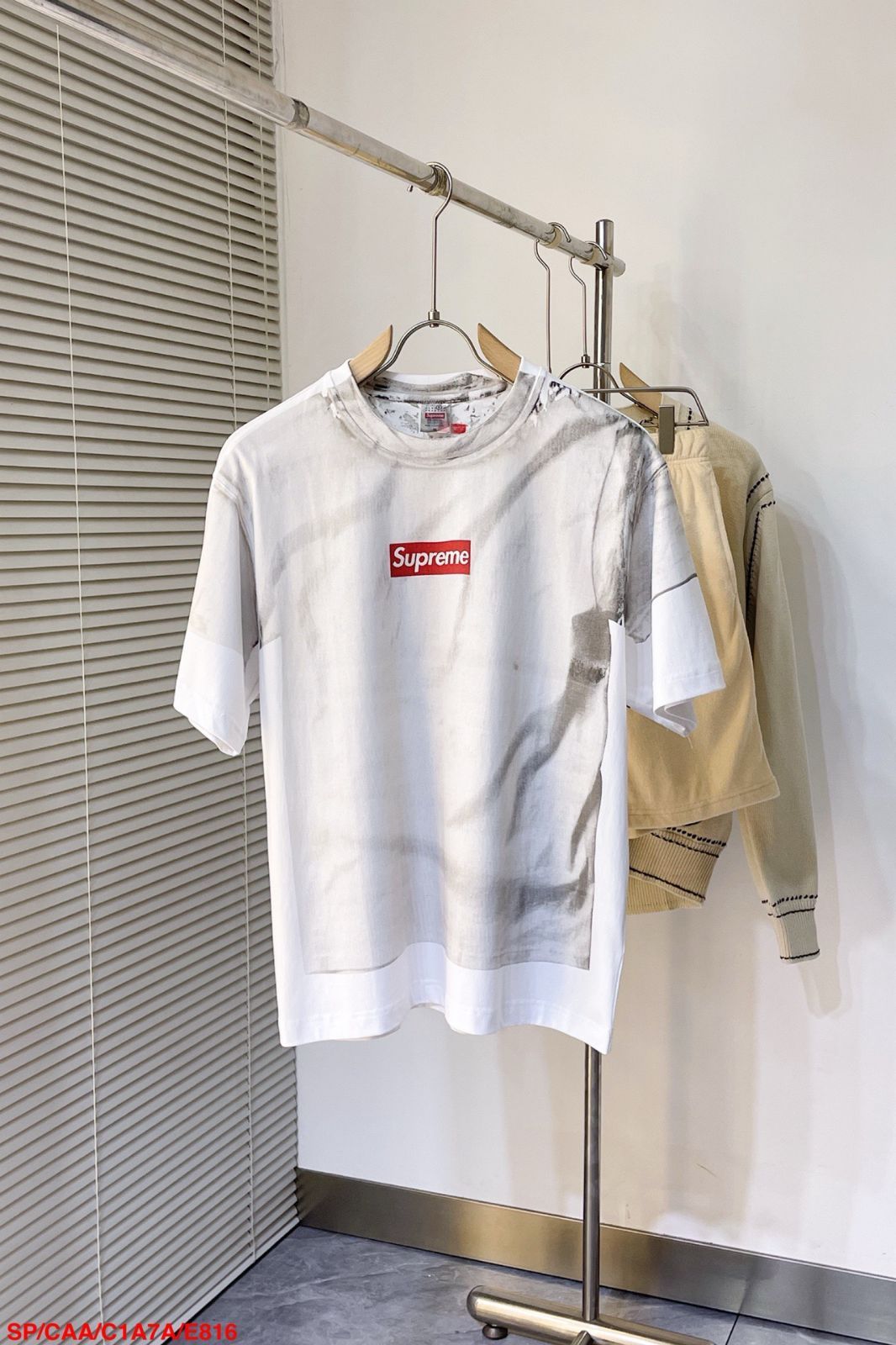 新品未使用Supreme MM6 Maison Margiela Box Logo Tee半袖です