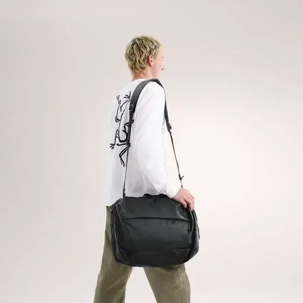 Arc'teryx ブラック ショルダーバッグ ARC'TERYX(アークテリクス) ショルダーバッグ ブラック - メルカリ