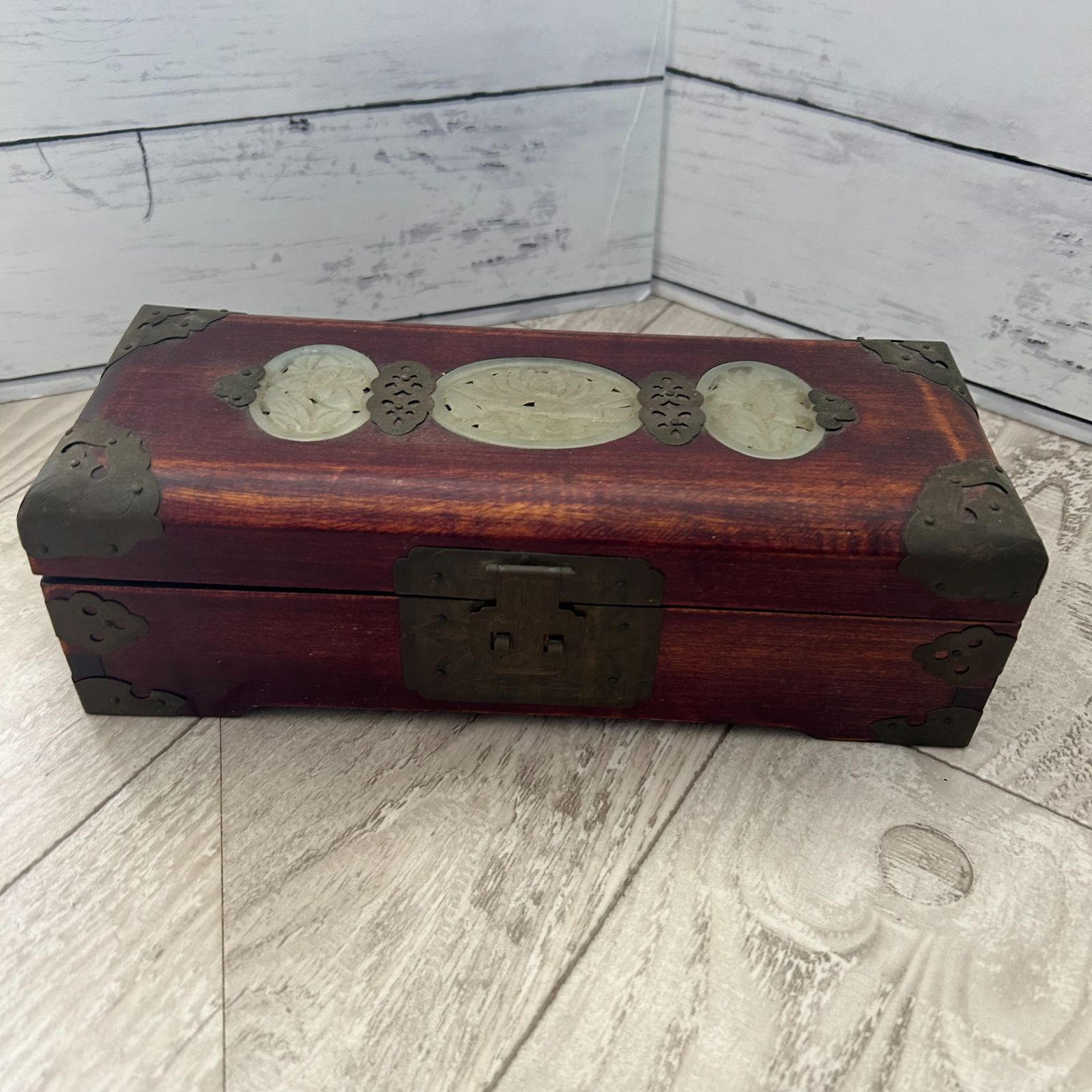 中国　粉彩　梅蝶文飾り　木製　収納箱　宝石箱　C　R7579 宝石箱 - 木製 Etsy 日本 珍しい中国の木製宝石箱 ジュエリーボックス