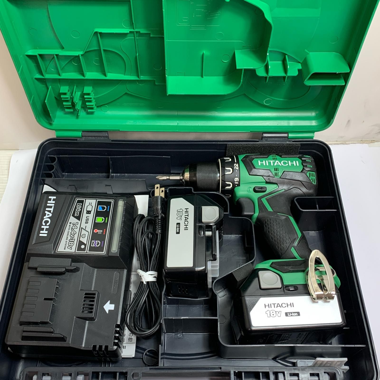 ♭♭HITACHI 日立 13mm コードレスドライバドリル　18v 充電器・充電池2個・ケース付  DS18DBSL グリーン ♭♭HITACHI 日立 13mm コードレスドライバドリル 18v 充電器・充電池2