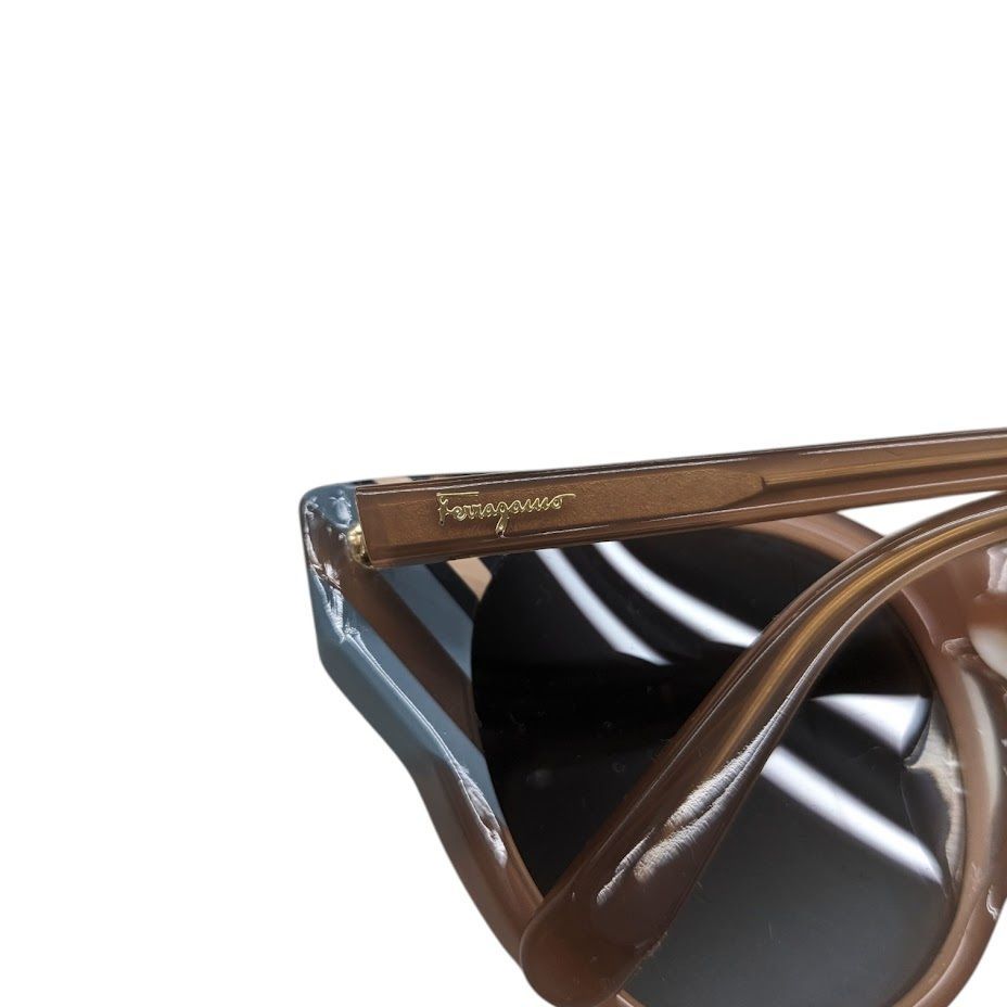 Salvatore Ferragamo ブラウンサングラス fe-sf1074slbn-240_1.jpg