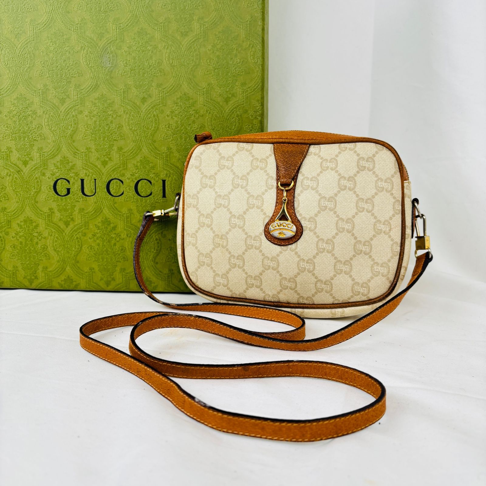 軽やかに纏う名品✨】 オールドグッチ GUCCI ショルダーバッグ グッチ 