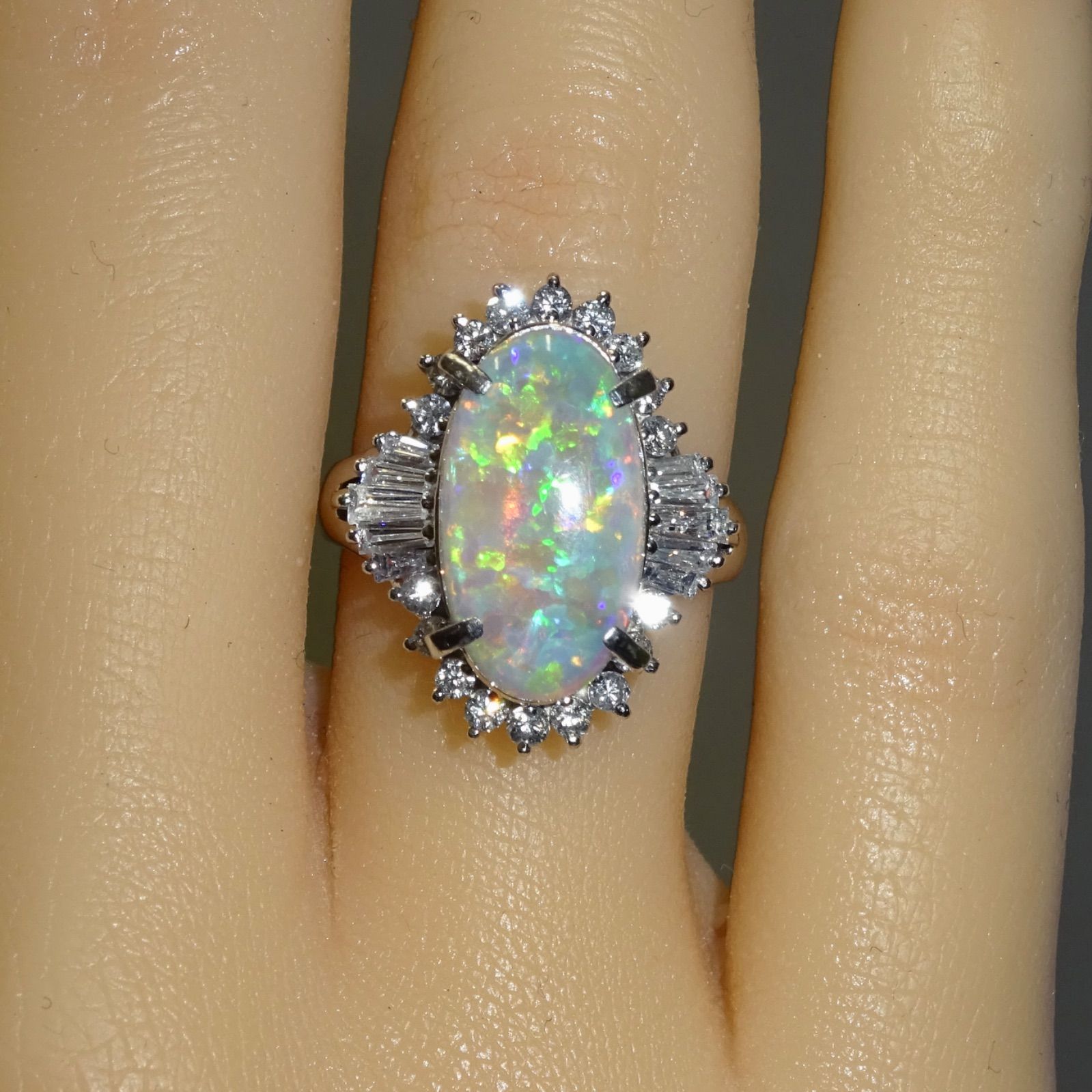 プラチナ pt900 天然オパール2.81ct 天然ダイヤモンド0.68ct デザイン 
