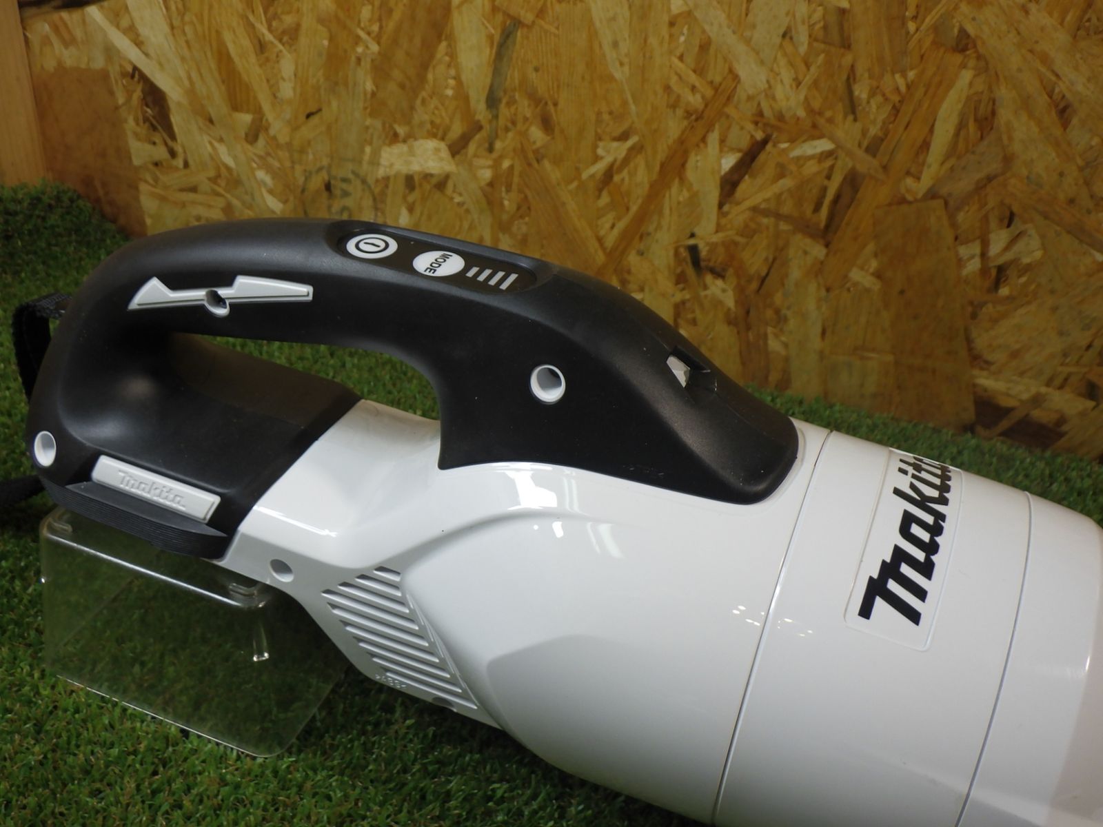 ♥品に近い 試しただけ マキタ Makita 充電式クリーナ 白 18V バッテリ 充電器別売 CL286FDZW 品扱い