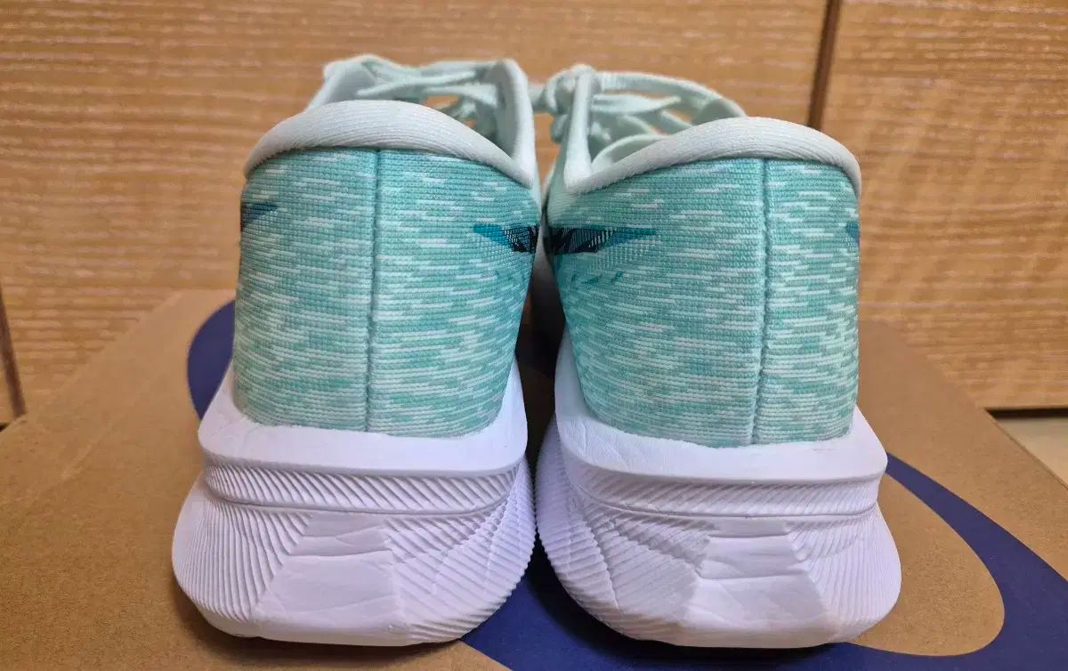  asics アシックス MAGIC SPEED 4 ミント 270 サイズ です その他 武道 格闘技