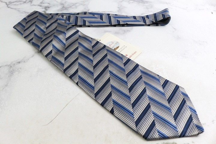 ✨最終値下✨　現行Paul Smith Zegnaスーツ　ネイビーストライプXL ✨最終値下✨ 現行Paul Smith Zegnaスーツ ネイビーストライプXL 最終