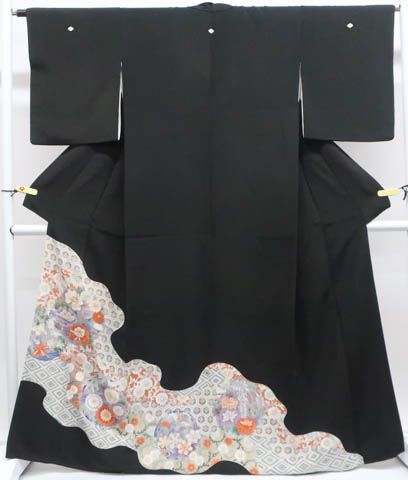 一輝堂】リサイクル着物 黒留袖 五つ紋 相良刺繍 比翼仕立 古典花文
