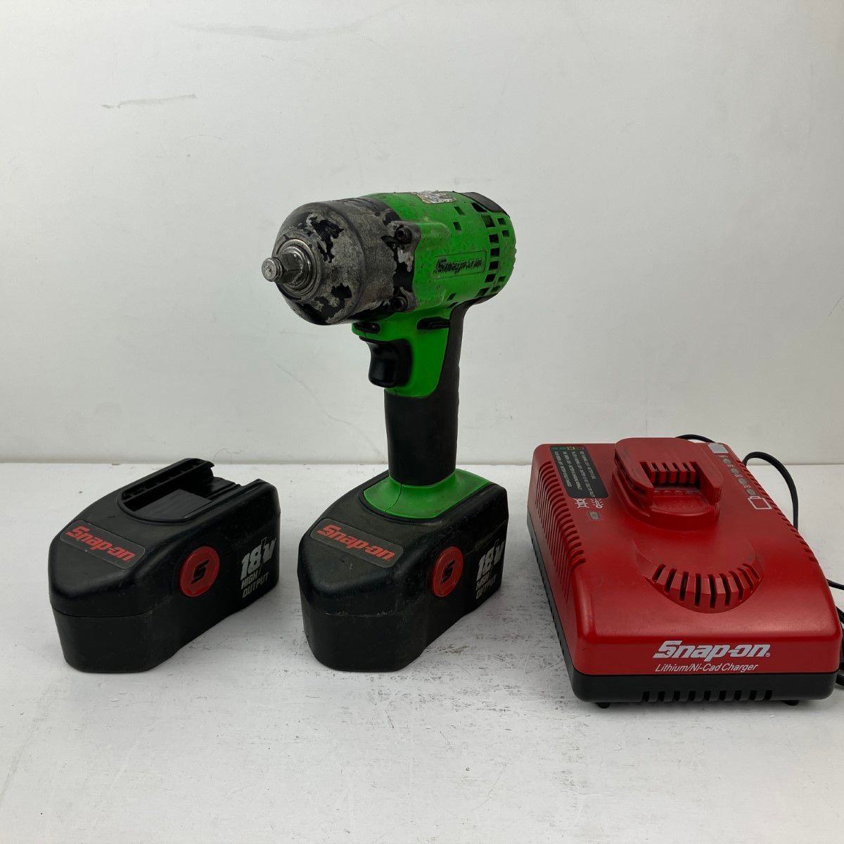 ЗЗSnap-on スナップオン 18v 9.5mm 充電式インパクトレンチ バッテリーx2 充電器付 CTJ4418G グリーン