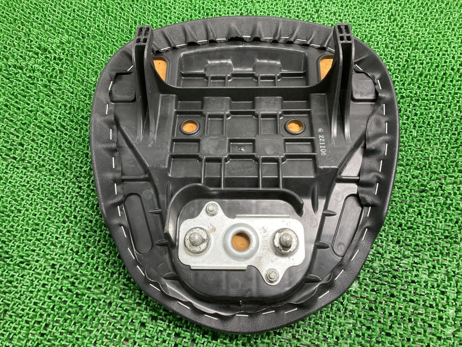 ハヤブサ タンデムシート 15H スズキ 純正 バイク 部品 スズキ GSX1300Rハヤブサ タンデムシート 15H 純正 中古 バイク