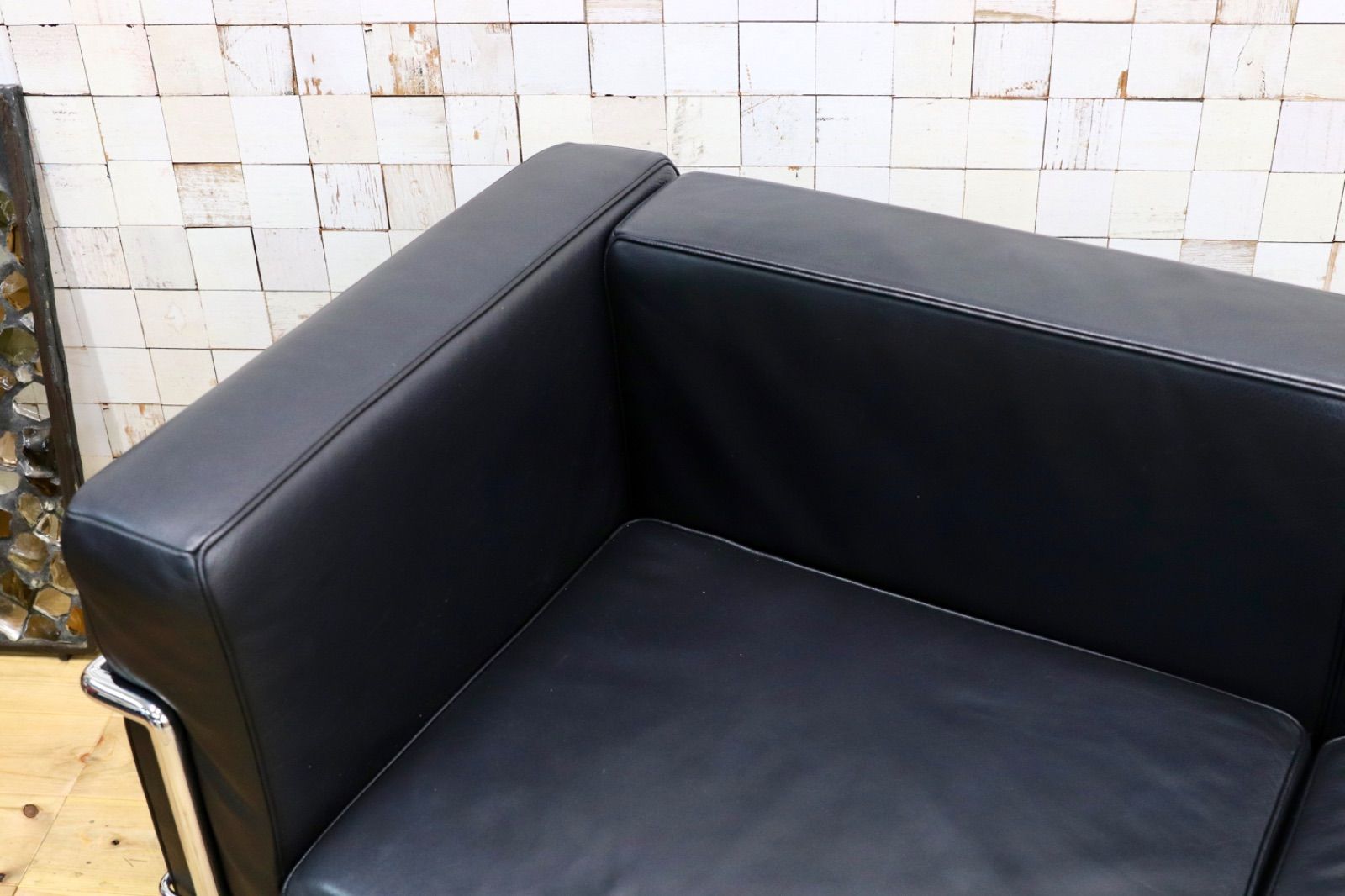 GMIK537 IDC大塚家具 LC2 グランコンフォート 2人掛けソファ ラブソファ ブラック 総本革 ル コルビジェ リプロダクト 定価約61.5万