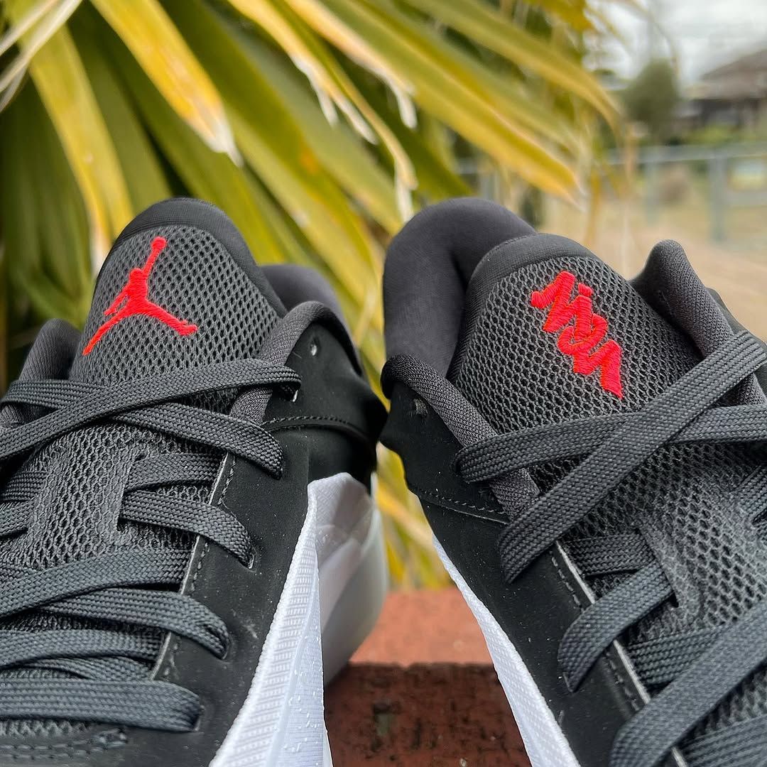 ナイキ　ジョーダン　ザイオン4 ブライトクリムゾン　ブラック　ホワイト　黒　白 ナイキ ジョーダン ザイオン4 ブライトクリムゾン ブラック ホワイト