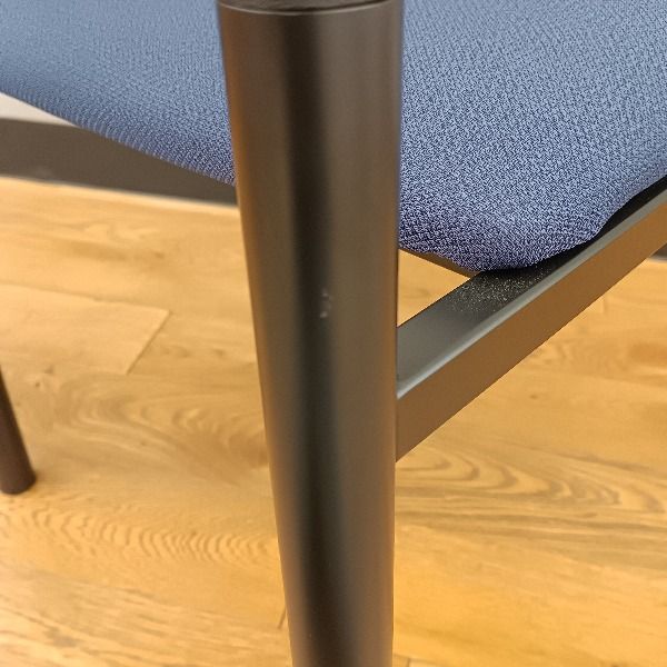 毎日がバーゲンセール！ OKAMURA オカムラ スタッキングチェア アルフォム3 L645EZ-FFW4 concept wiesner hager 製 ネイビー 新ブランドも続々入荷中。