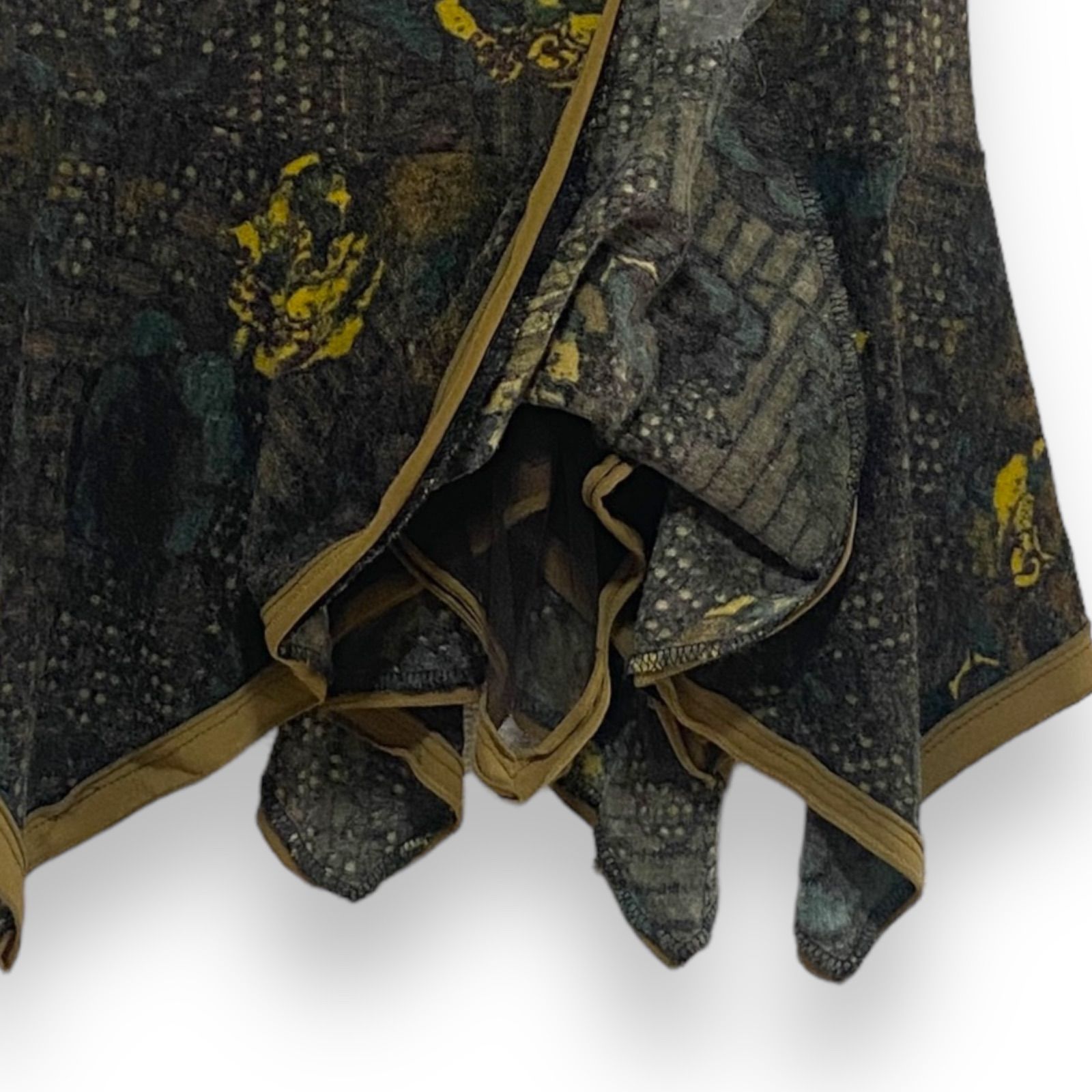 ozz oneste （オッズオンジャパン）ブラック 薔薇柄 ジップ長袖