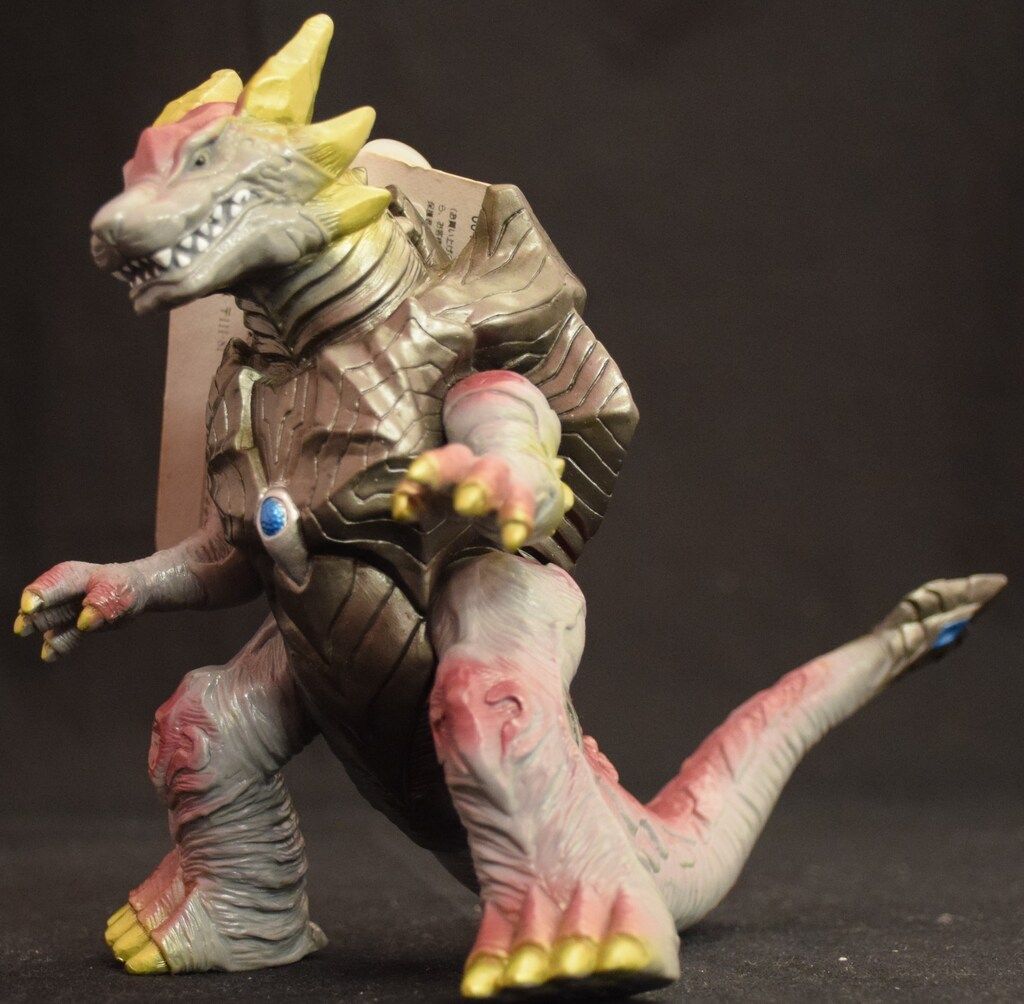 バンダイ ウルトラ怪獣シリーズ1986 ガーディー/タグ付 - メルカリ