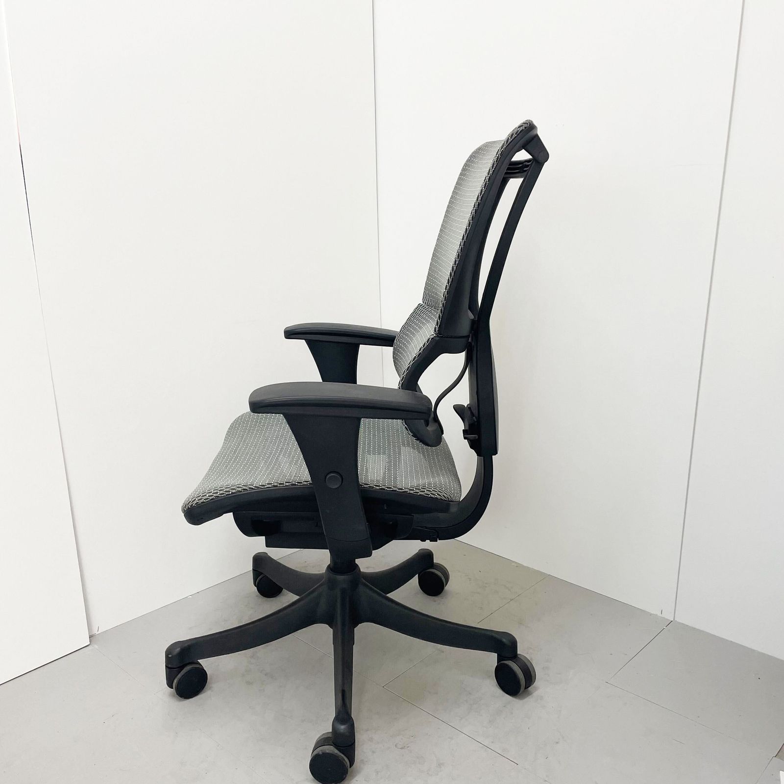 Ergohuman smart（エルゴヒューマン スマート/アームレスト付