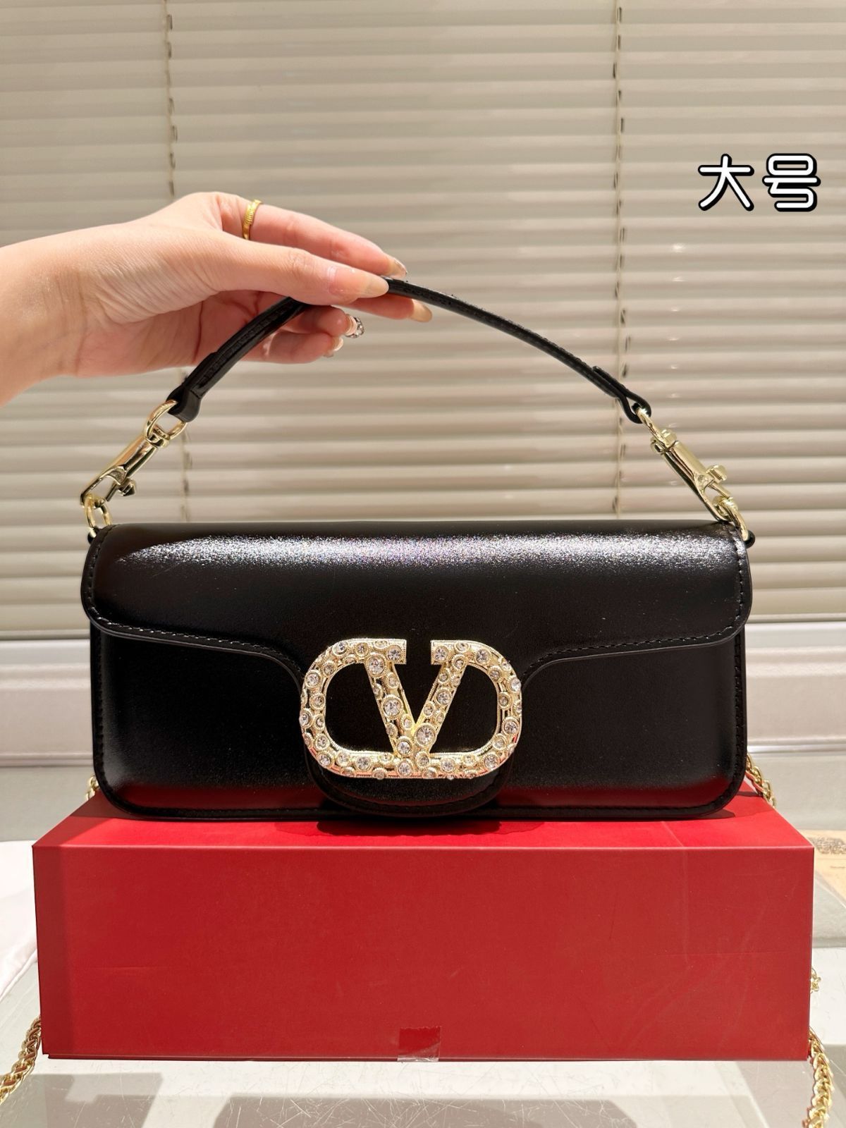 関税送料込み- VALENTINO VLOGO LOCO ショルダーバッグ 関税送料込み- VALENTINO VLOGO LOCO ショルダーバッグ
