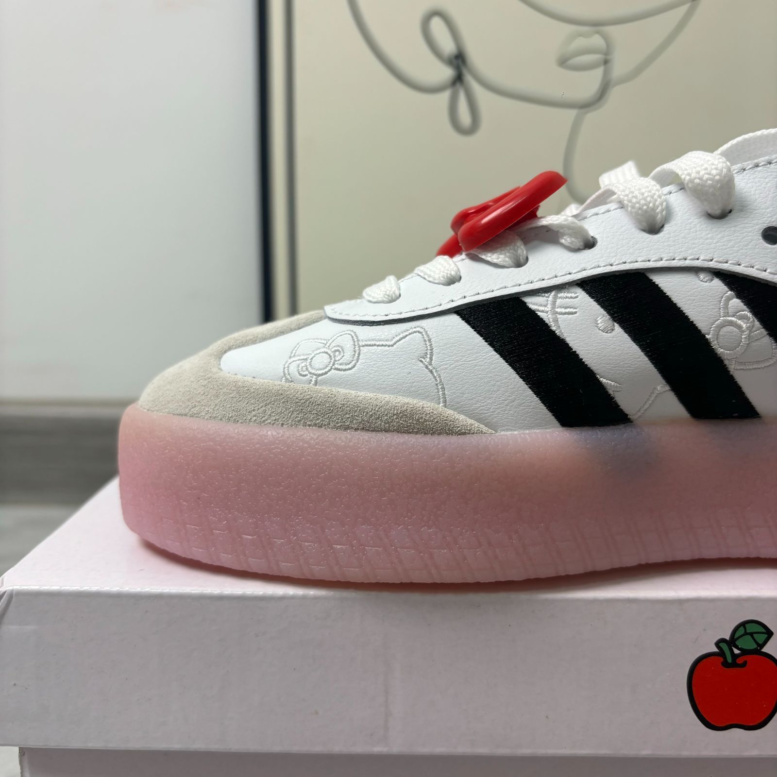 アディダス スニーカー Hello Kitty × Adidas Originals SAMBAE ボードシューズ レディース 【IG4450】 21 21.5 22 22.5 23 23.5 24 24.5 25 25.5