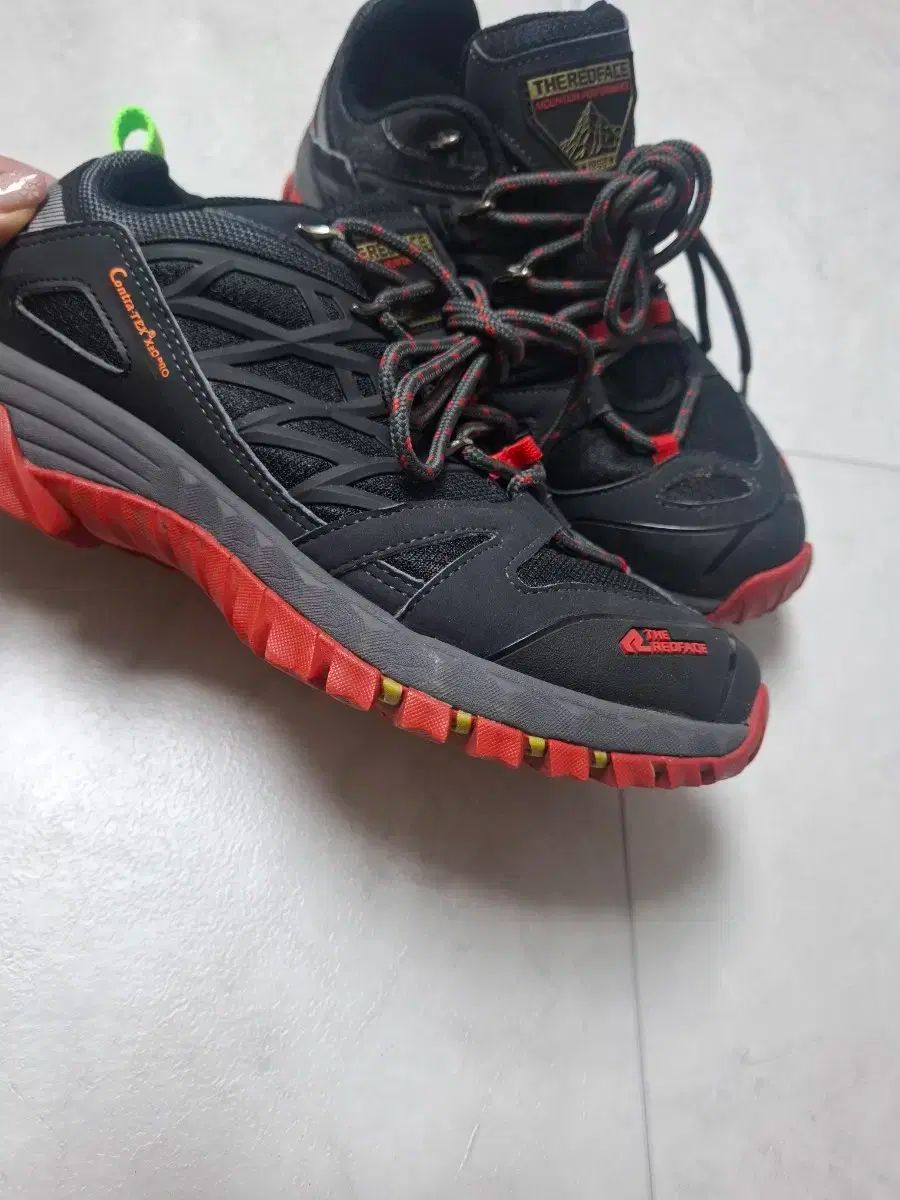 レッドフェイス 登山靴