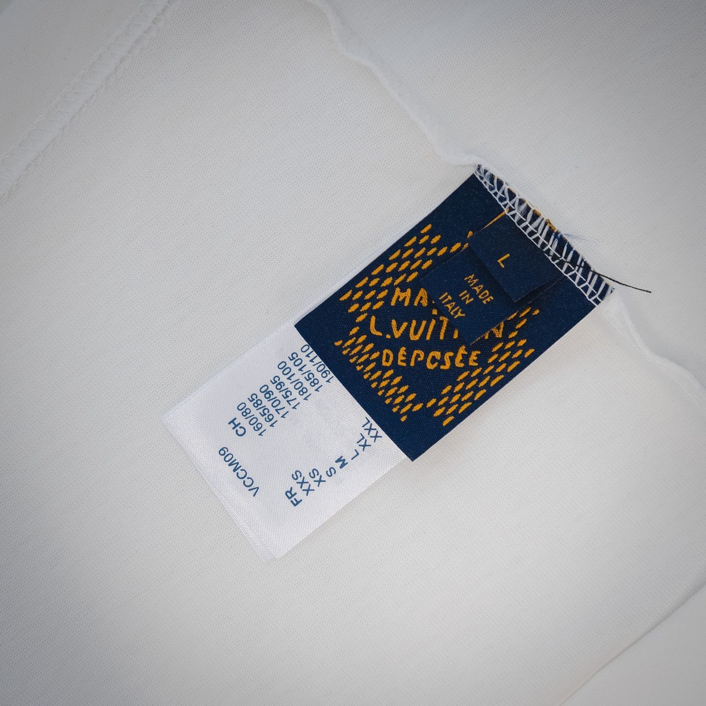 今日特価】LOUIS VUITTON LV スマイルエンボスロゴ T シャツ