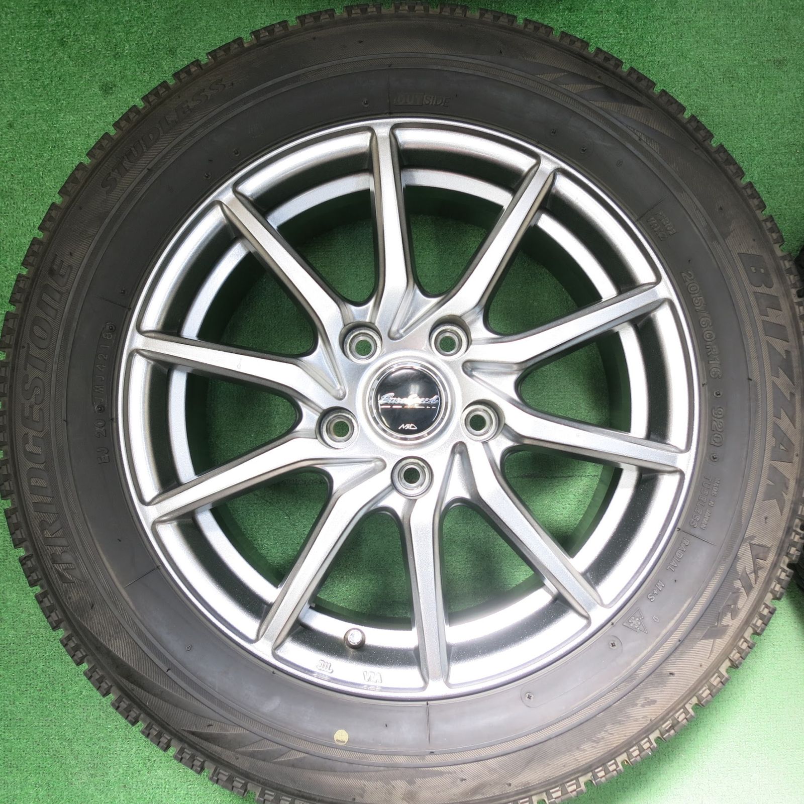 送料無料]バリ溝！キレイ！9分☆スタッドレス 205/60R16 ブリヂストン