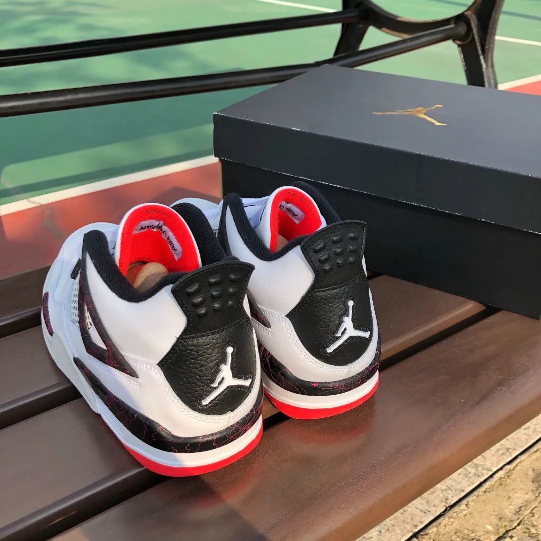 新品ナイキ エアジョーダン4 レトロ  