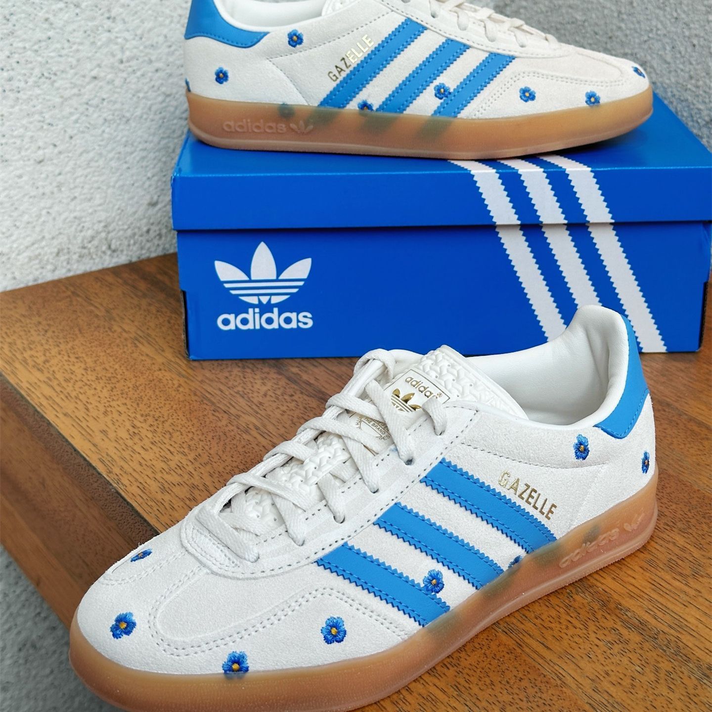 adidas Samba gazelle indoor アディダス サンバ スニーカー ホワイトブルーの小さな花スニーカー