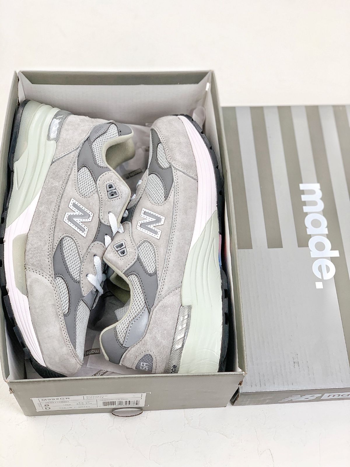 992