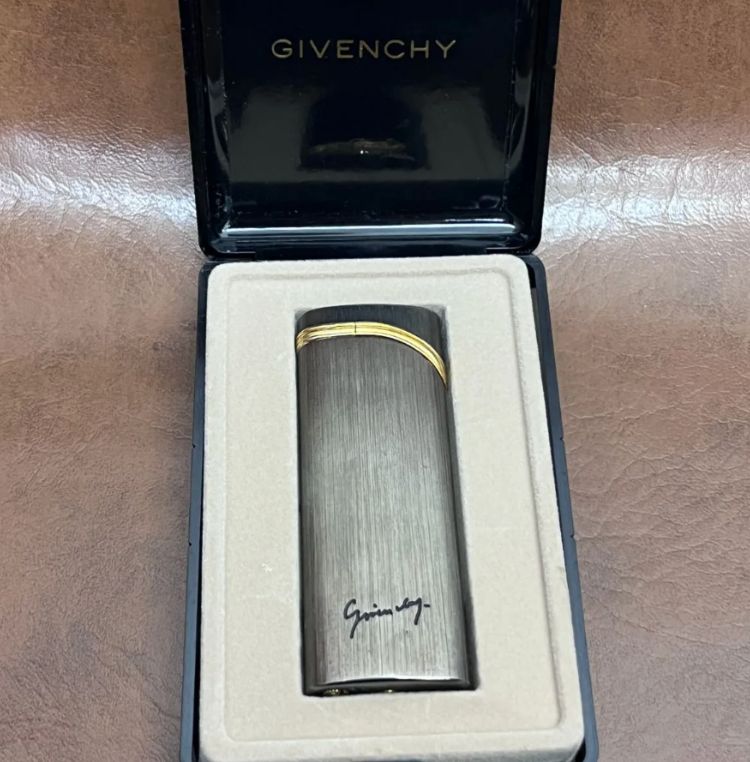着火未確認】GIVENCHY ガスライター 箱付き - メルカリ