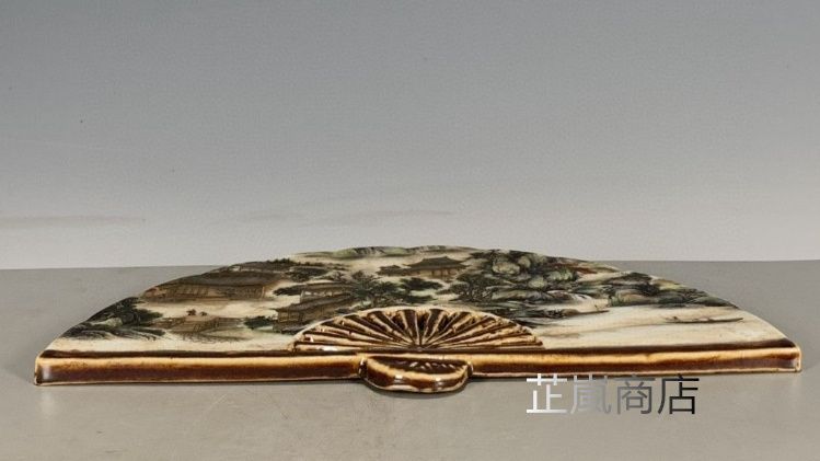 民国時代パステル色山水磁器扇置物 景徳鎮 陶磁器 装飾品 現代