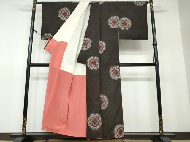 平和屋着物○本場大島紬 割り込み絣 地空き 色紙重ね花文 正絹 逸品