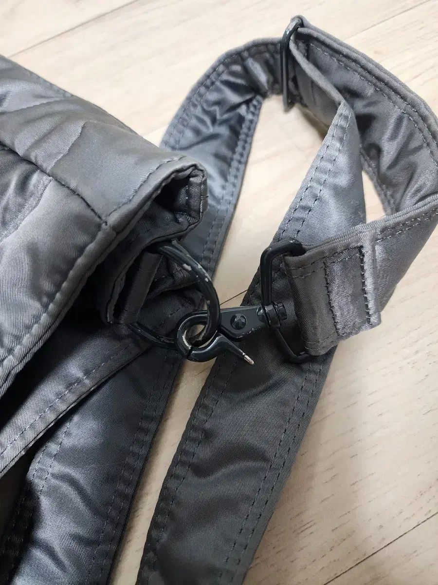 シルバーグレー