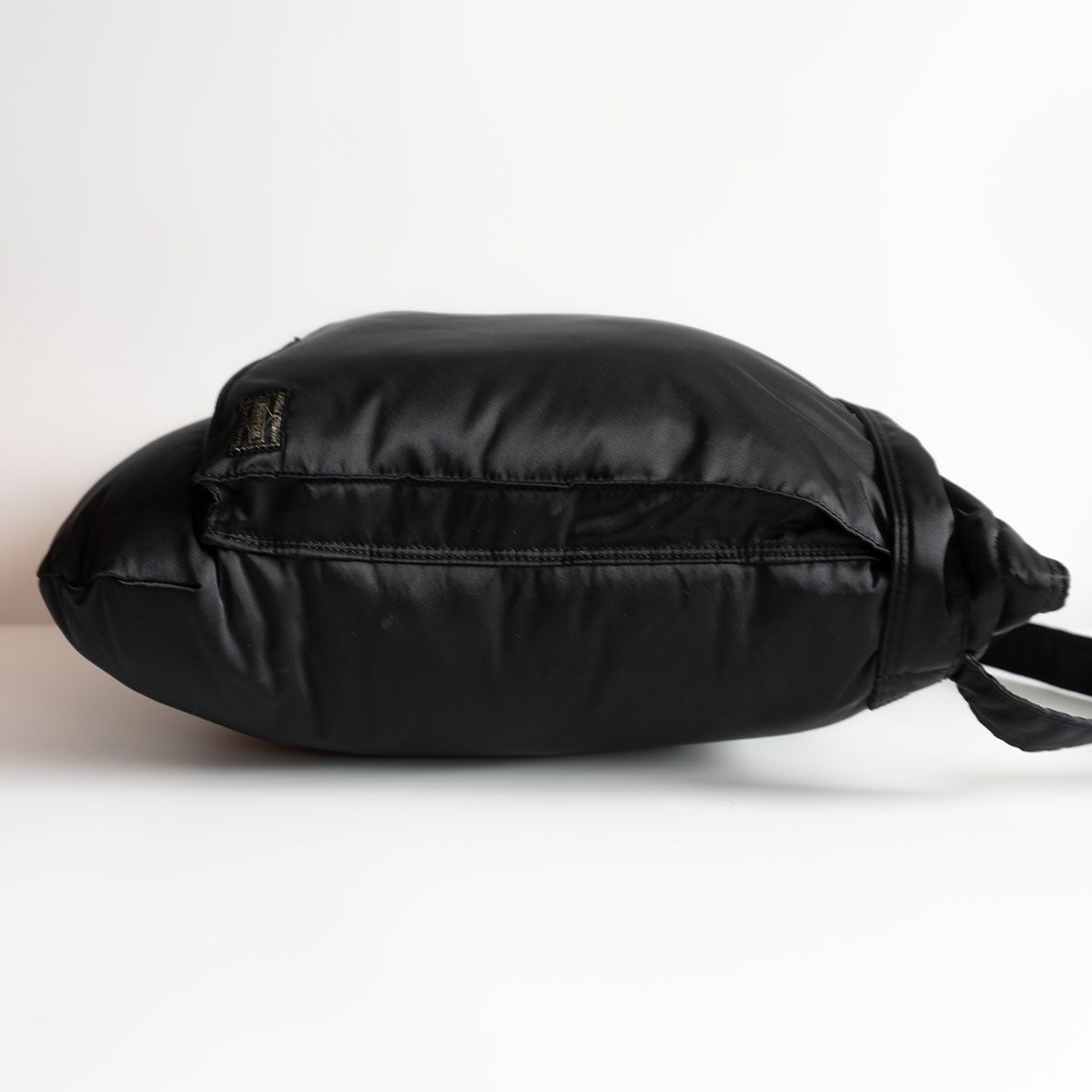 ナイロン ブラック