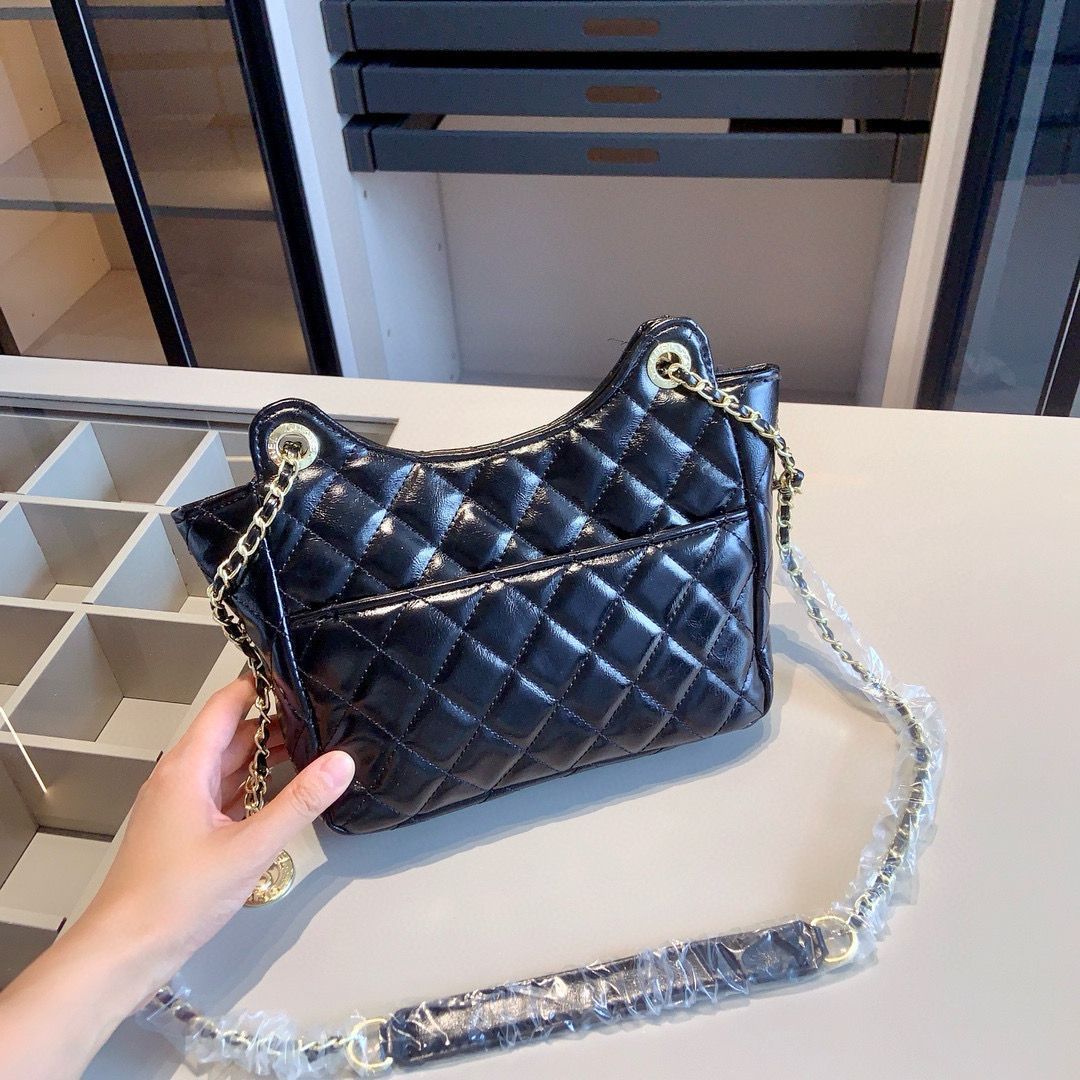 【コンパクトでも存在感は一級品】CHANEL ヴァニティバッグ クラシック スモール ヴァニティケース - グレインド シャイニー