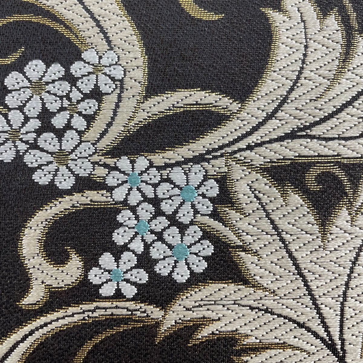 名古屋帯 美品 名品 花唐草 刺繍 金糸 墨色 正絹 【中古