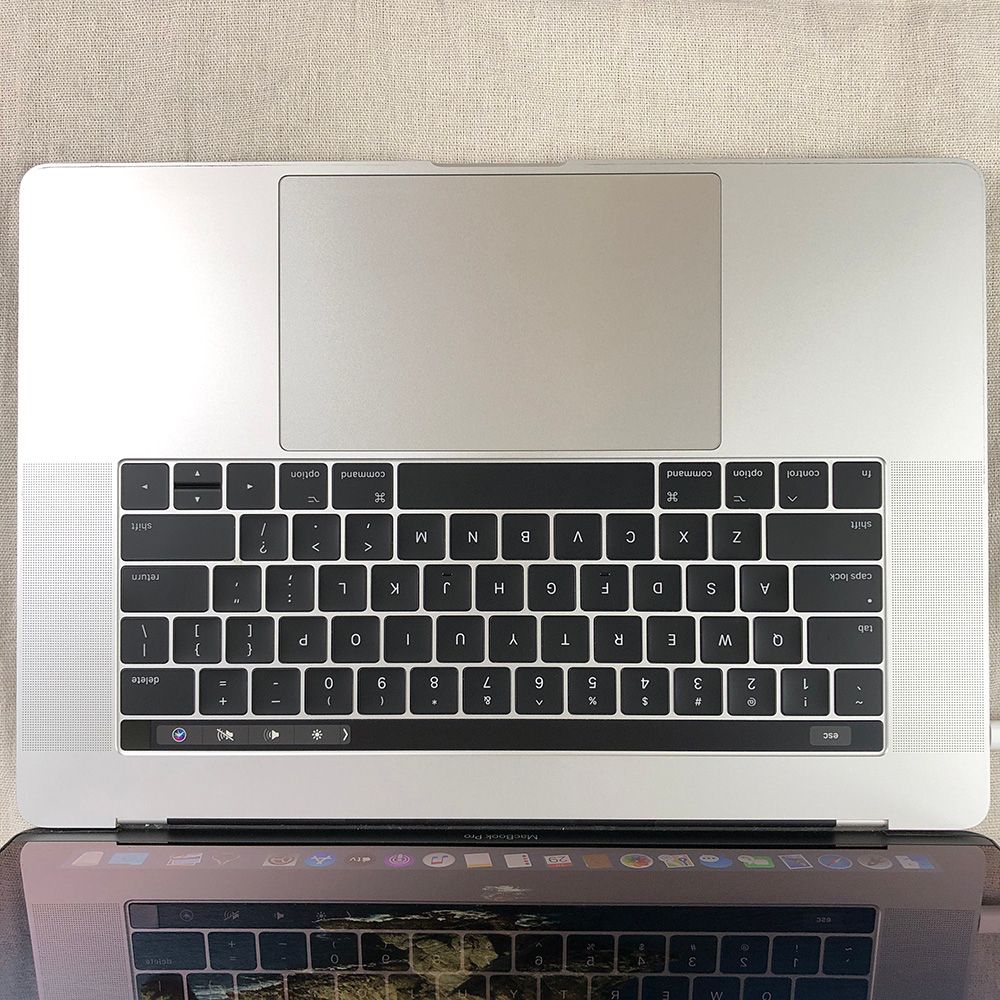 ◇ジャンク品・本体のみ◇Apple MacBook Pro (15-inch, 2017) 【Touch Bar・i7・16GB・512GB・Radeon  Pro 560】☆画面表示異常他A1707 EMC3162/LT-JUNK-241019（192266） - メルカリ