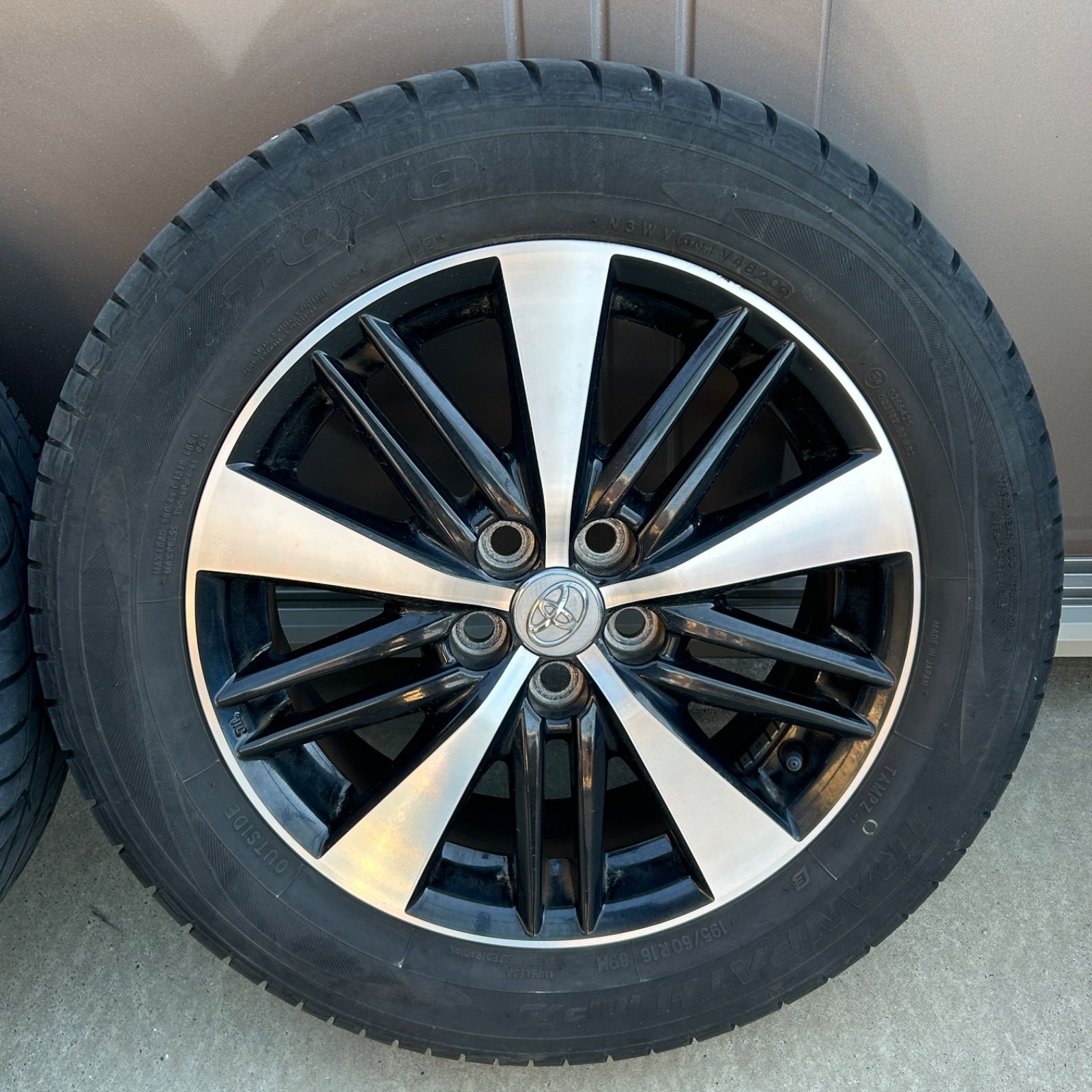 美品】TOYOTA トヨタ タイヤ 純正 ホイール 195/60R16 16×6J 45 TOYO 