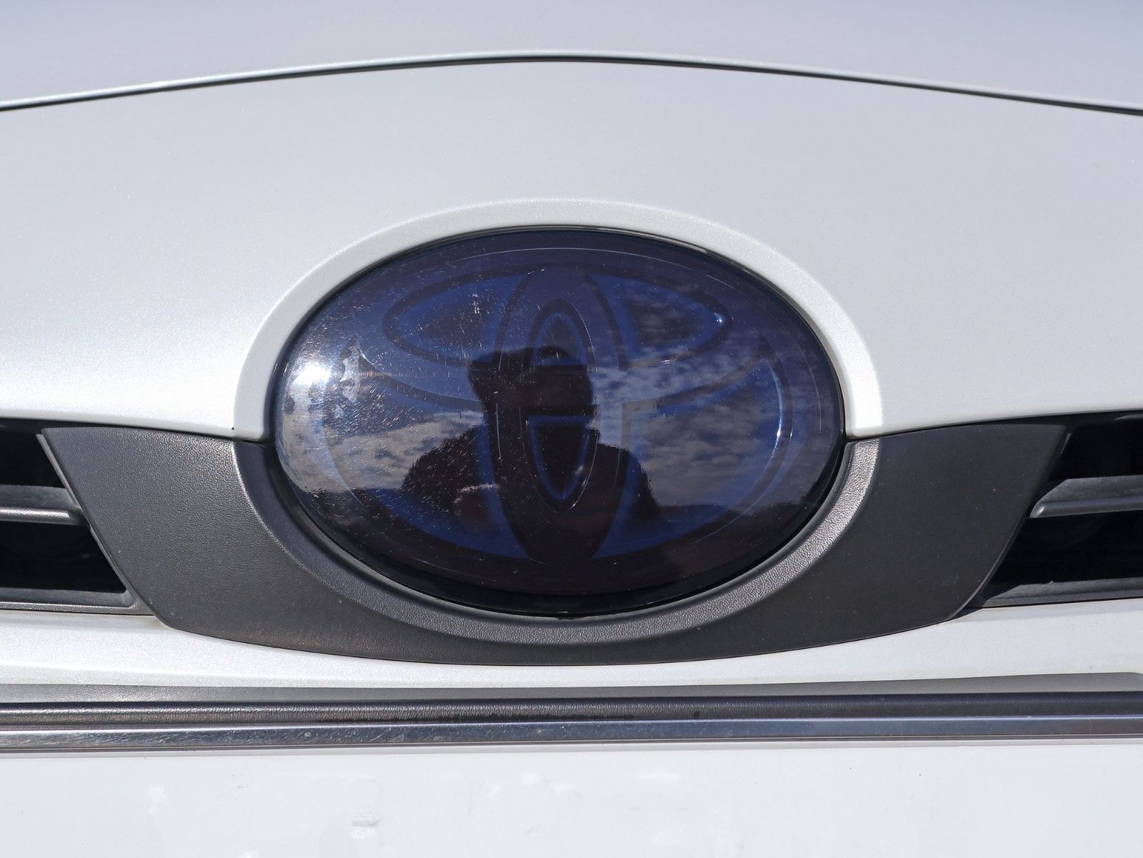 Tint+再利用Okエンブレム スモークフィルム後期プリウス50(スモーク20％)  ZVW50/ZVW51/ZVW55 vvw zvw50 zvw51