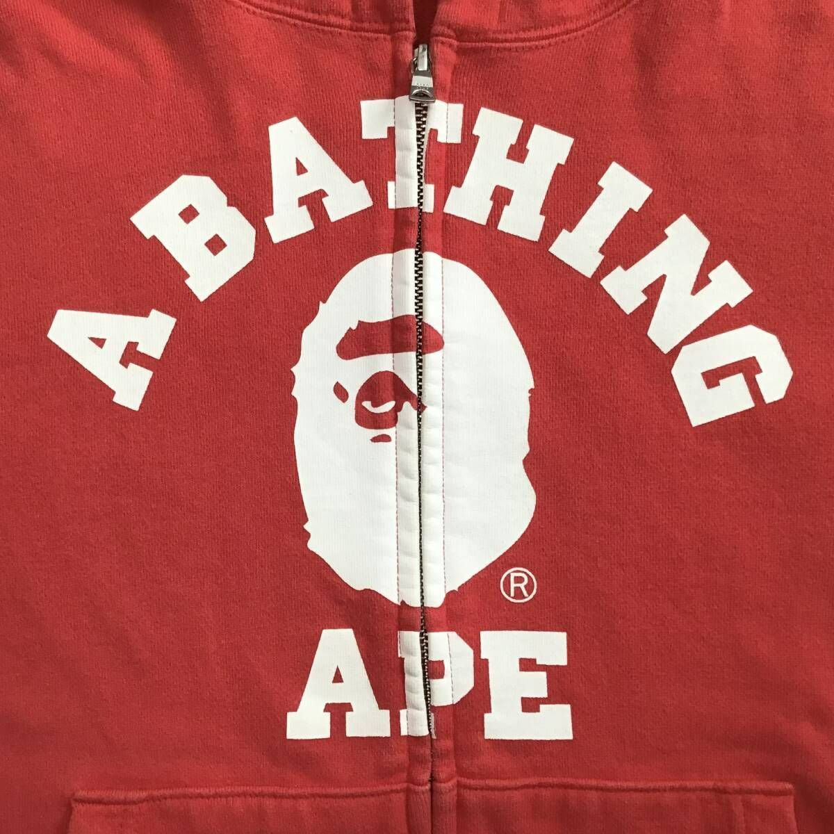 アベイシングエイプA BATHING APE クラシックカレッジロゴ