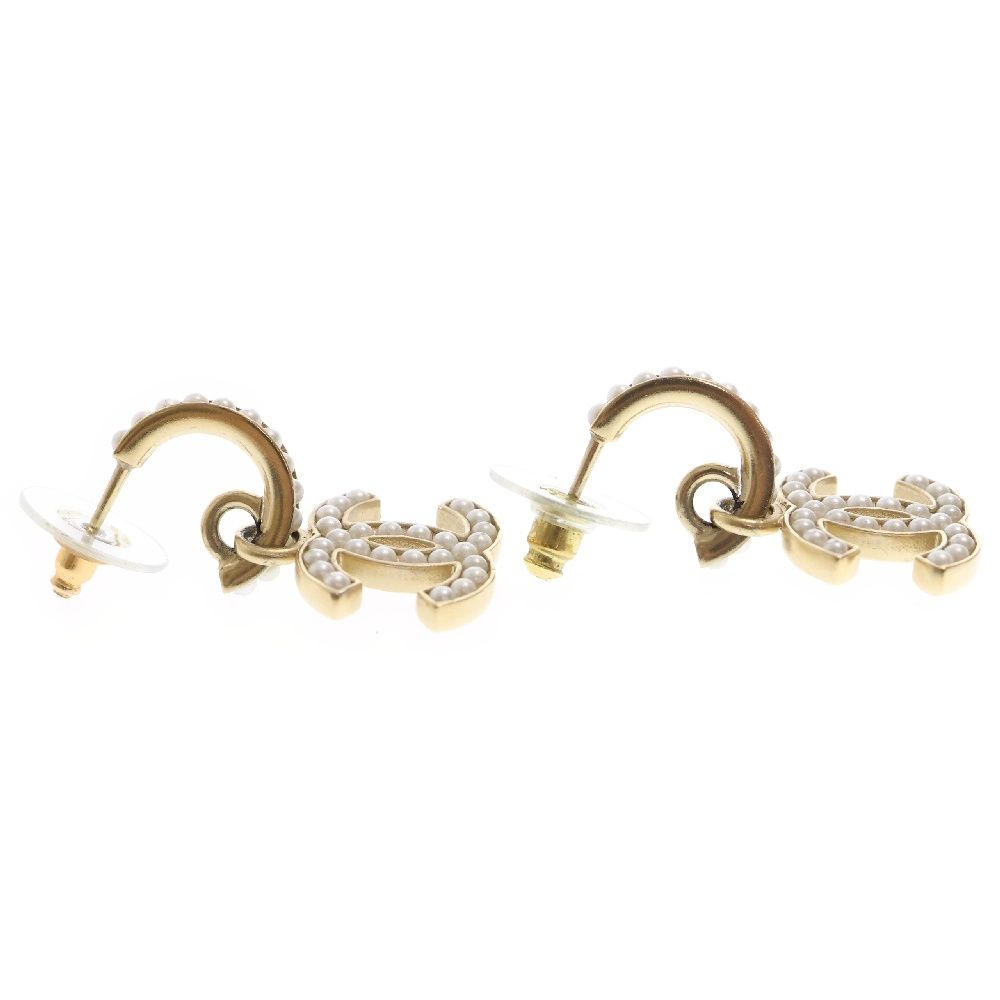 CHANEL (シャネル) ココマーク フェイクパールピアス GP ゴールド F21P