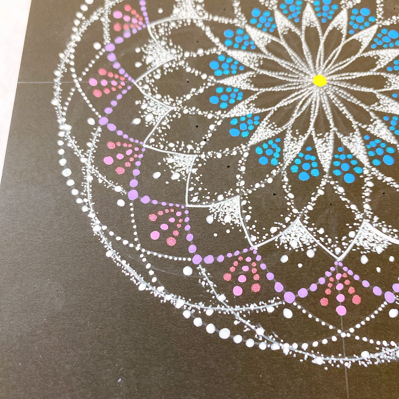 曼陀羅　マンダラ　額入り　mandala　版画❔　絵？ デザインJ】マンダラアート 曼荼羅アート 額縁付き - メルカリ