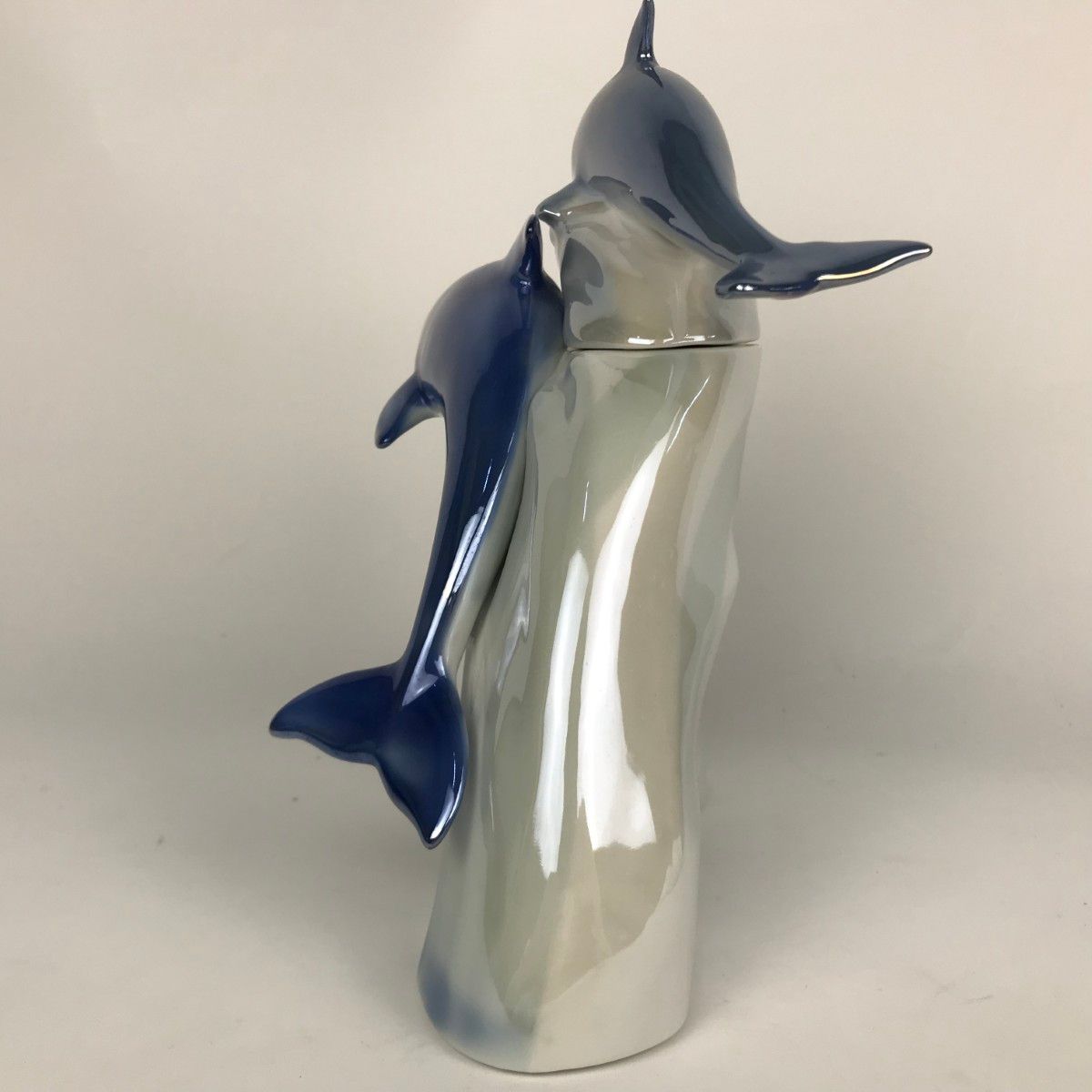 サントリー イルカボトル 700ml 43% 未開栓 - メルカリ