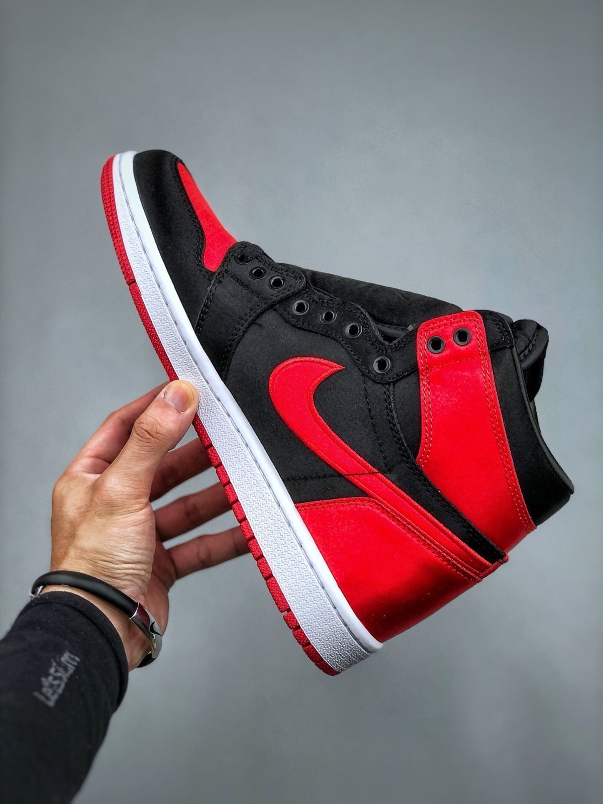 Nike Air Jordan 1　HIGH OG　エア ジョーダン 1 HIGH OG Satin Bred