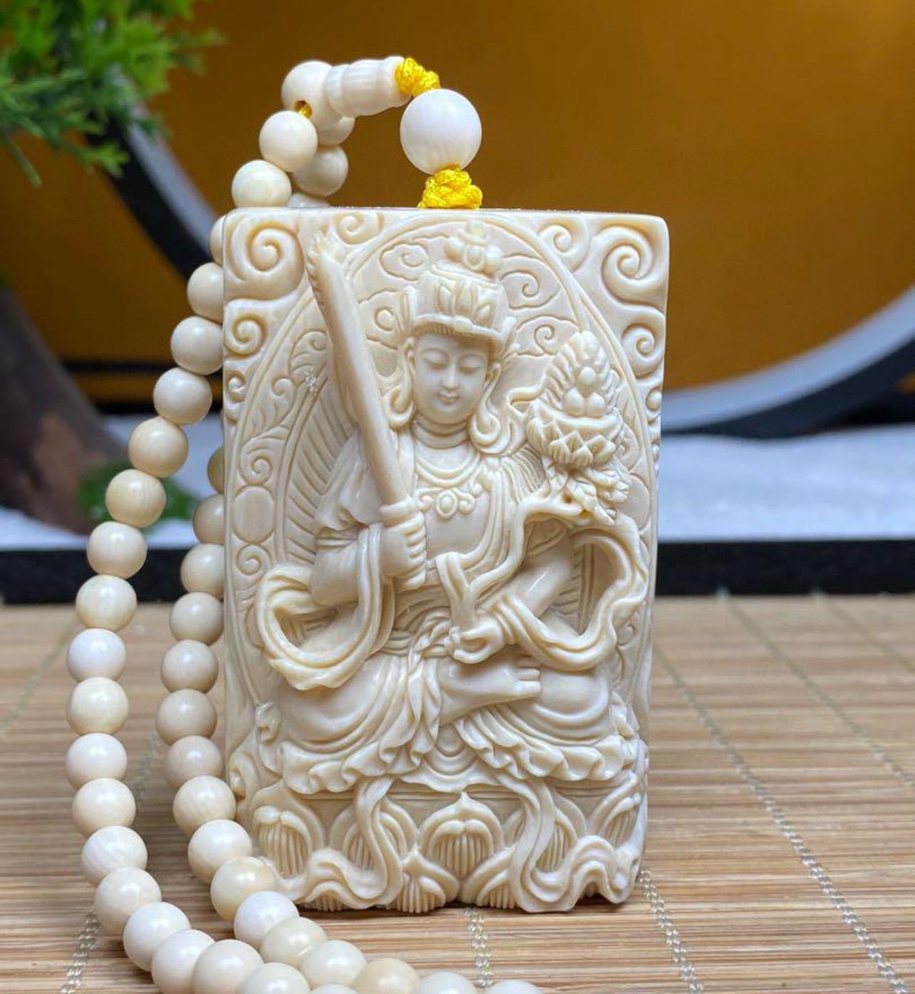 天然マンモス牙美しい手作り彫刻虚空蔵菩薩 ネックレス