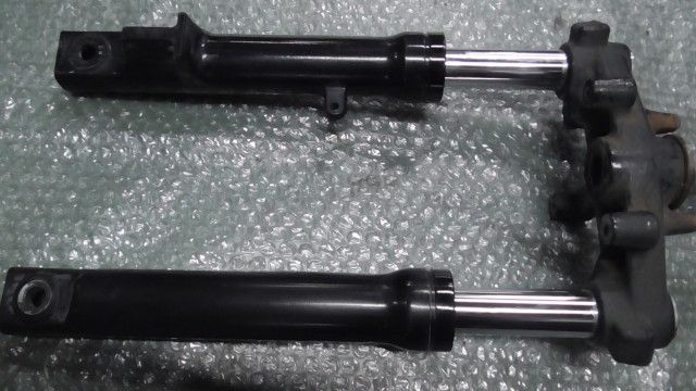 ジョグ FI SA36J-788xxx の フロントサスペンション 1757464522