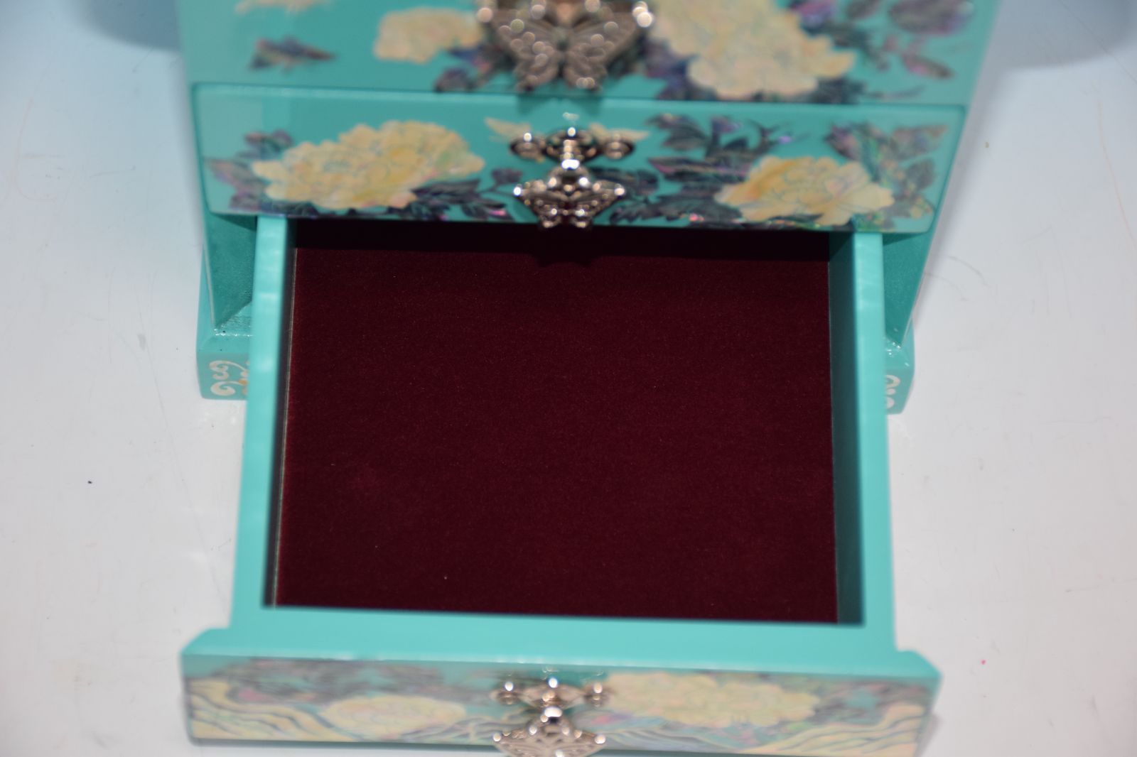 □韓国 伝統工芸□螺鈿細工□高級螺鈿3段宝石箱□牡丹と蝶