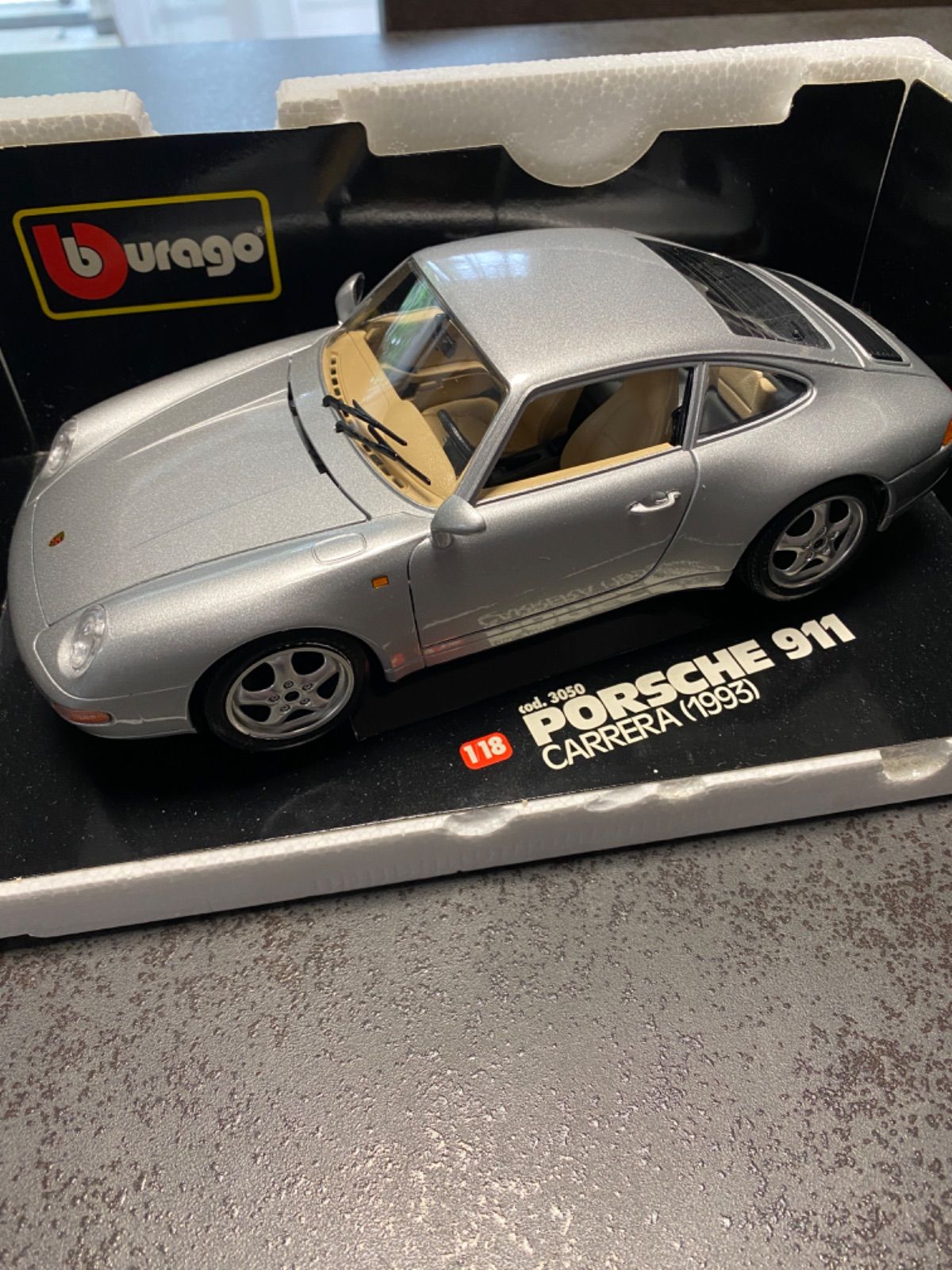 ブラゴ　ポルシェ911 カレラ　1993 ブラーゴ Burago 1/18 ポルシェ911(CARRERA1993) シルバー