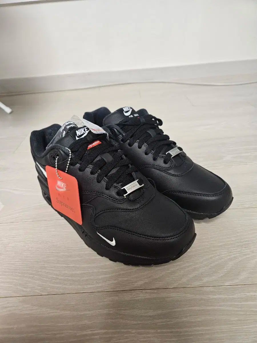 Supreme シュプリーム